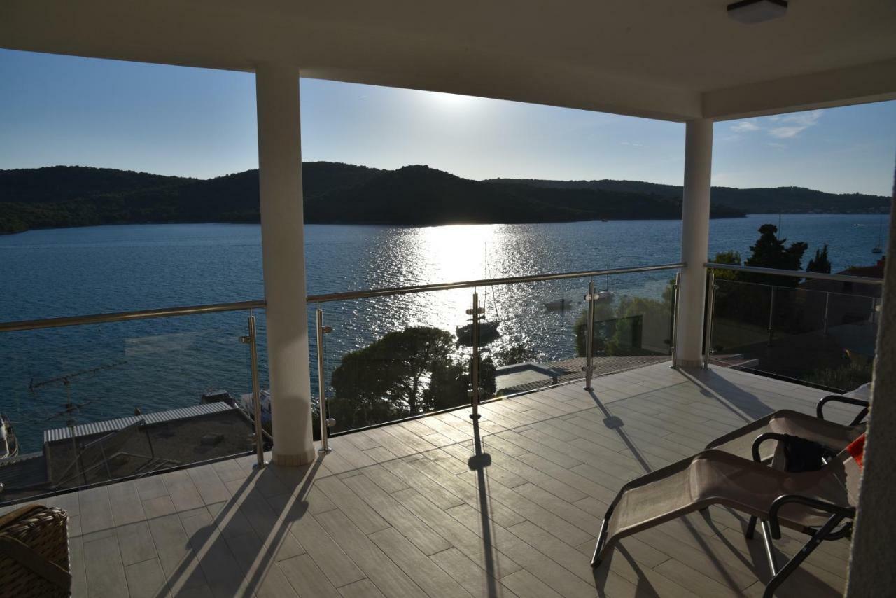 Villa Pina Tisno Bagian luar foto