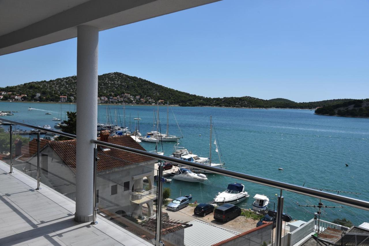 Villa Pina Tisno Bagian luar foto